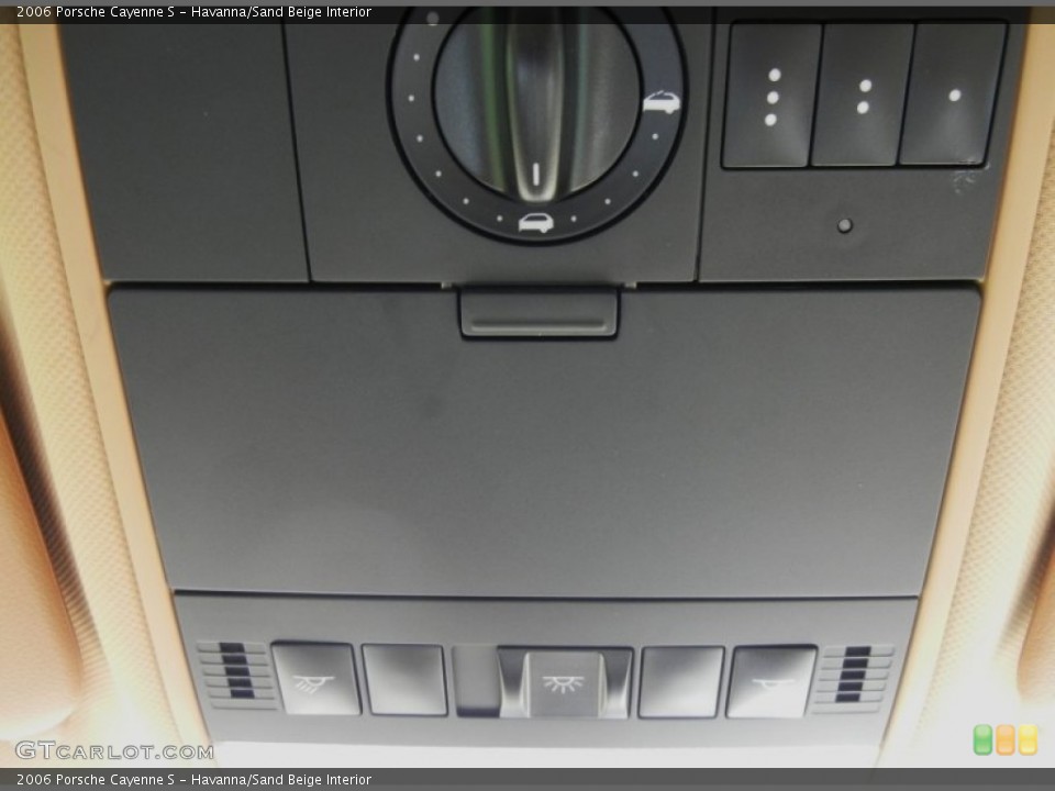 Havanna/Sand Beige Interior Controls for the 2006 Porsche Cayenne S #68687755