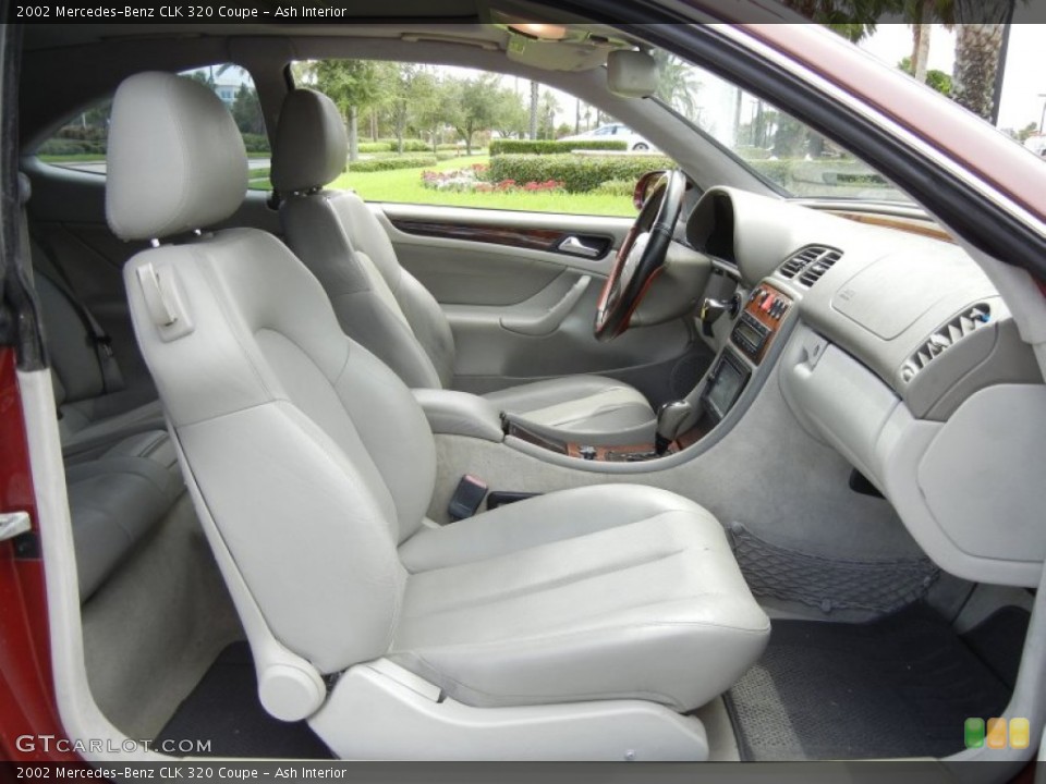 Ash Interior Photo for the 2002 Mercedes-Benz CLK 320 Coupe #68688193