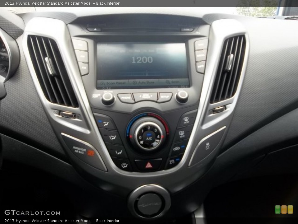 Black Interior Controls for the 2013 Hyundai Veloster  #68729158