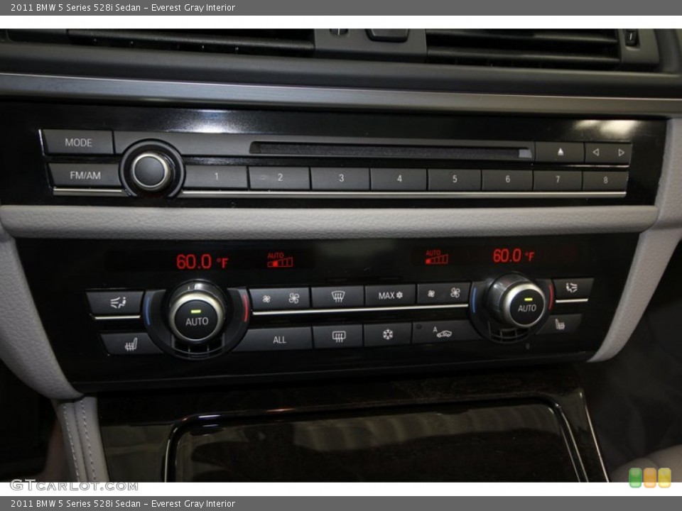 Everest Gray Interior Controls for the 2011 BMW 5 Series 528i Sedan #68735539