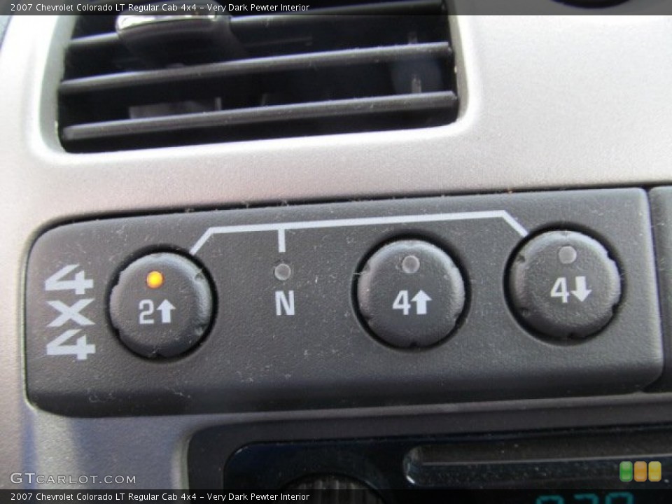 Very Dark Pewter Interior Controls for the 2007 Chevrolet Colorado LT Regular Cab 4x4 #68737513