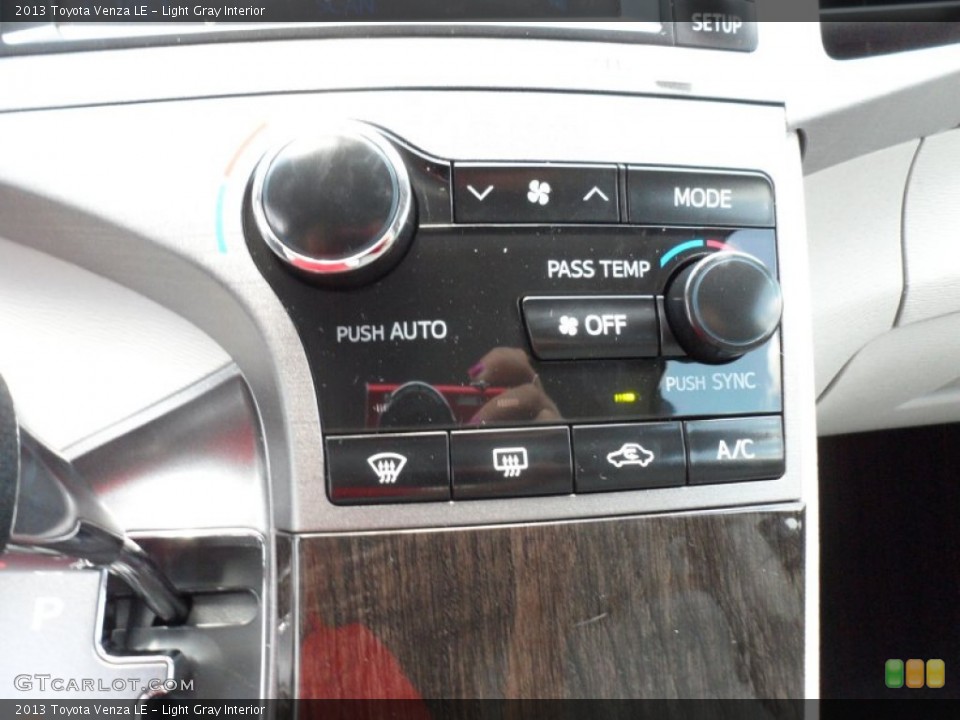 Light Gray Interior Controls for the 2013 Toyota Venza LE #68752360