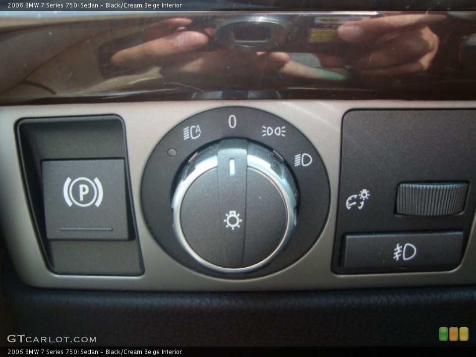 Black/Cream Beige Interior Controls for the 2006 BMW 7 Series 750i Sedan #68756536