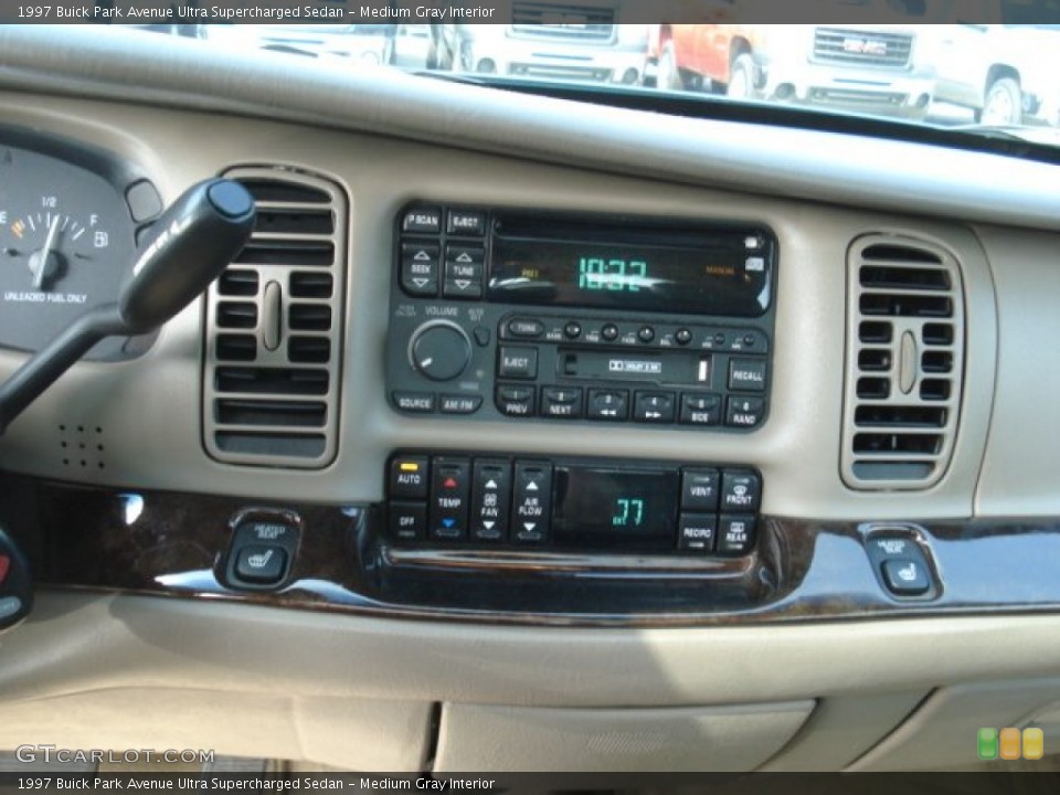 Medium Gray Interior Controls for the 1997 Buick Park Avenue Ultra Supercharged Sedan #68765902