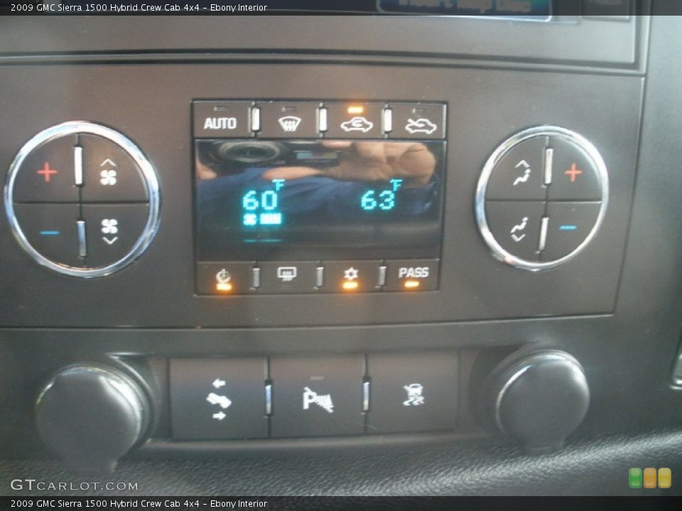Ebony Interior Controls for the 2009 GMC Sierra 1500 Hybrid Crew Cab 4x4 #68776802