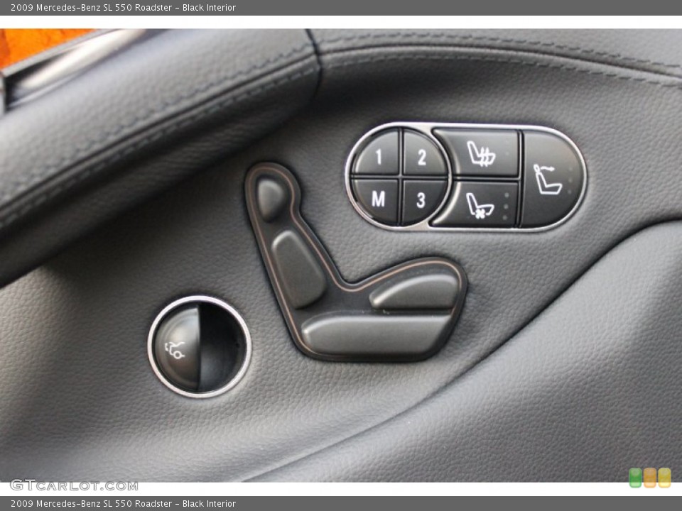 Black Interior Controls for the 2009 Mercedes-Benz SL 550 Roadster #68789186