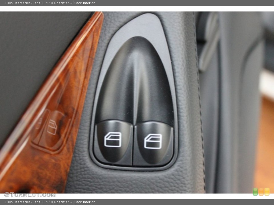 Black Interior Controls for the 2009 Mercedes-Benz SL 550 Roadster #68789195