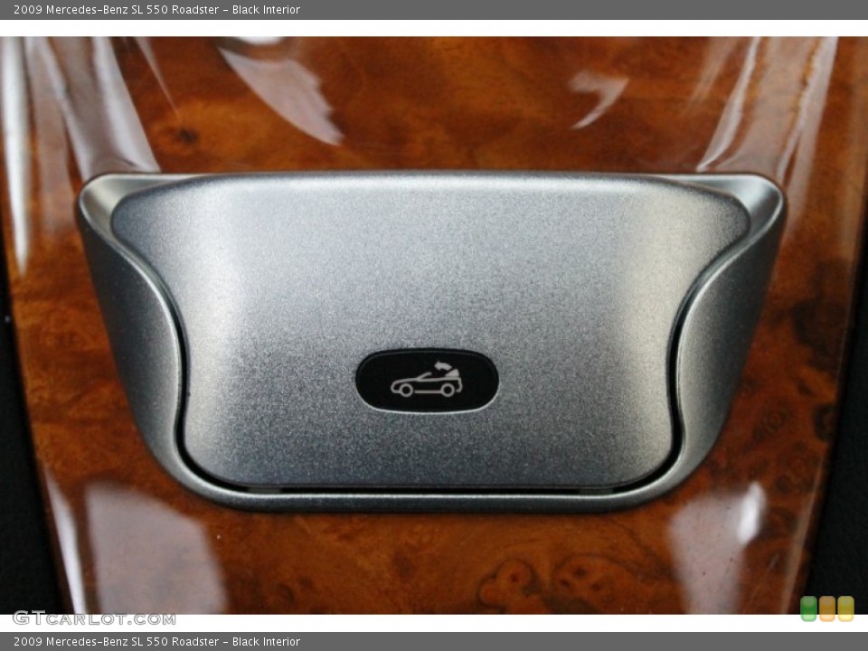 Black Interior Controls for the 2009 Mercedes-Benz SL 550 Roadster #68789255