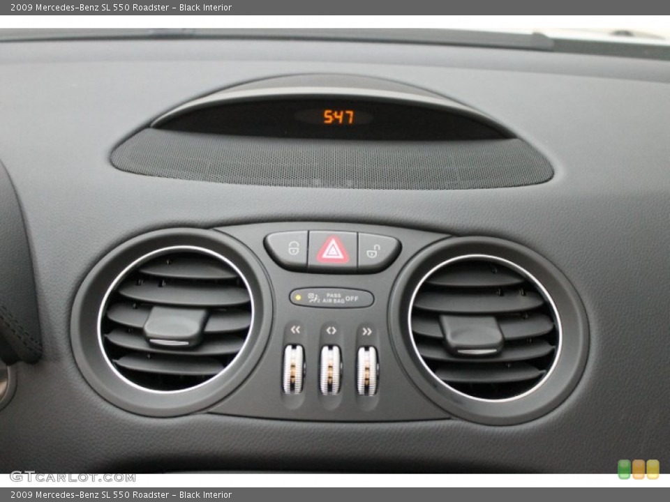 Black Interior Controls for the 2009 Mercedes-Benz SL 550 Roadster #68789279