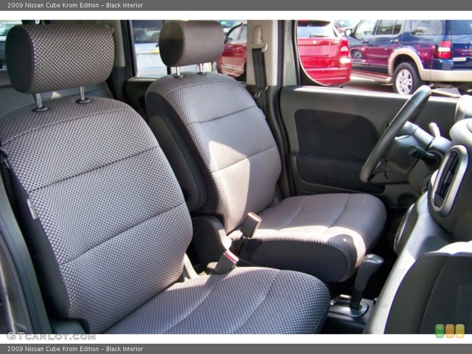Black Interior Photo for the 2009 Nissan Cube Krom Edition #68792249