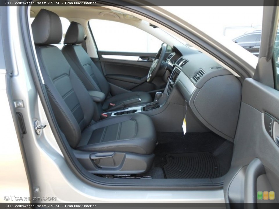 Titan Black Interior Photo for the 2013 Volkswagen Passat 2.5L SE #68813882