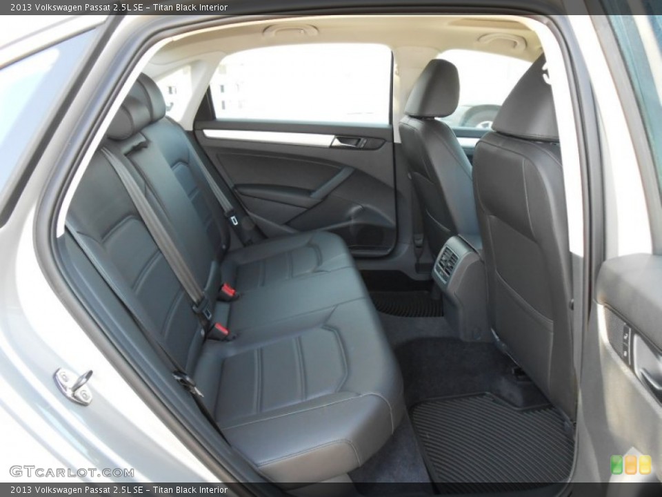 Titan Black Interior Photo for the 2013 Volkswagen Passat 2.5L SE #68813891