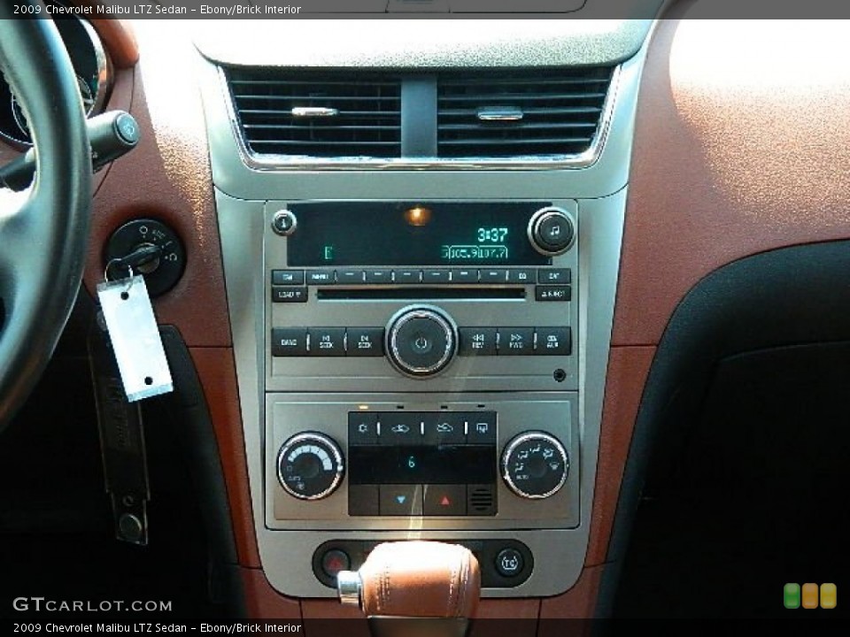 Ebony/Brick Interior Controls for the 2009 Chevrolet Malibu LTZ Sedan #68815004