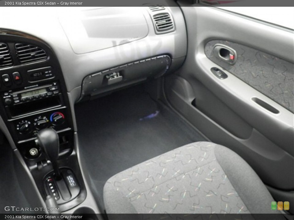 Gray Interior Photo for the 2001 Kia Spectra GSX Sedan #68818439
