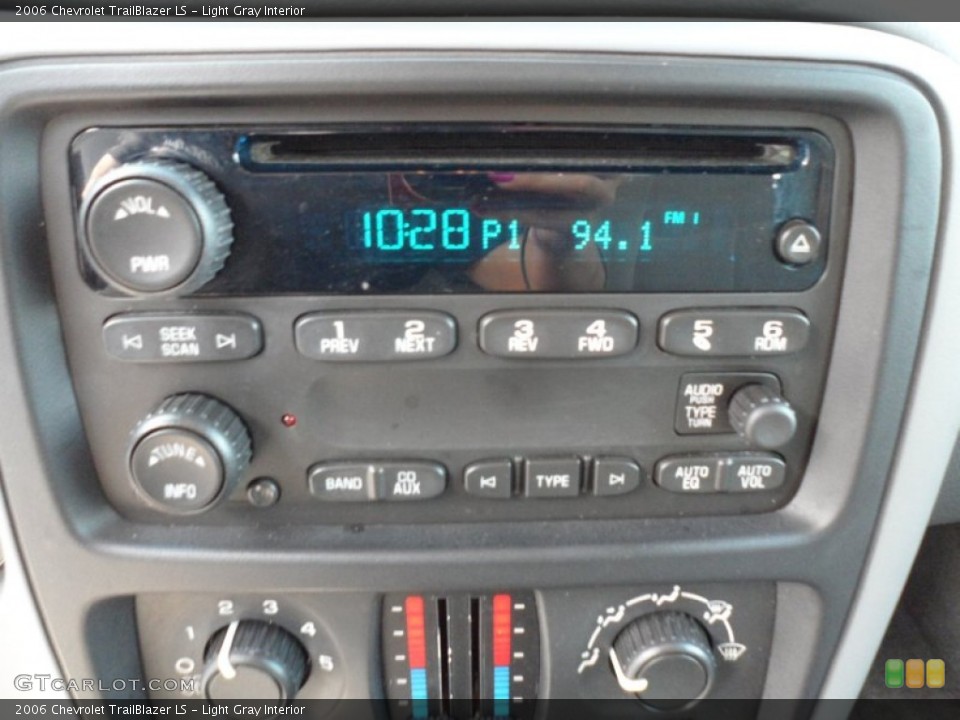 Light Gray Interior Audio System for the 2006 Chevrolet TrailBlazer LS #68823263