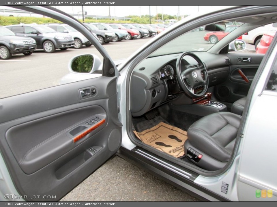 Anthracite Interior Photo for the 2004 Volkswagen Passat GLX 4Motion Wagon #68823548