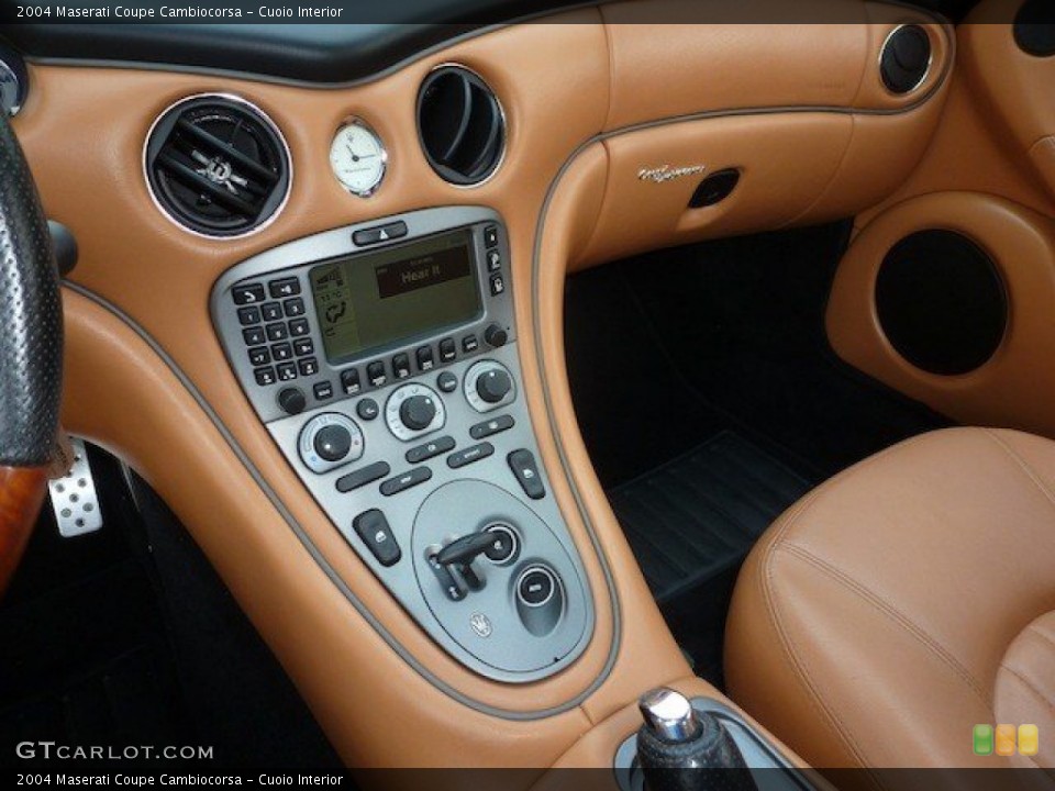 Cuoio Interior Controls for the 2004 Maserati Coupe Cambiocorsa #68825480