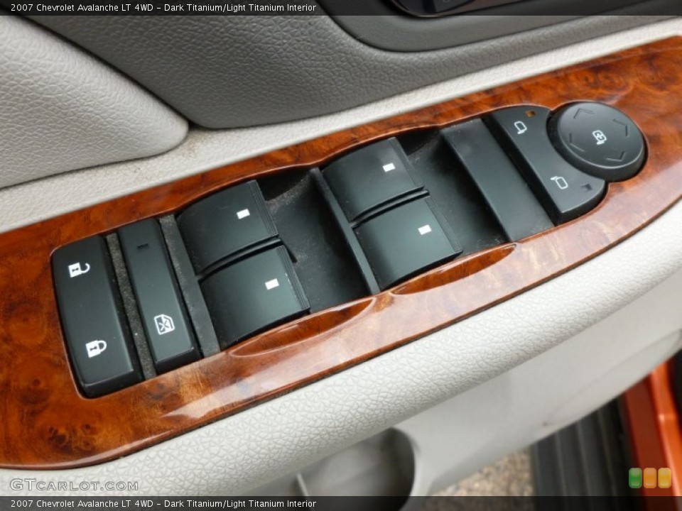 Dark Titanium/Light Titanium Interior Controls for the 2007 Chevrolet Avalanche LT 4WD #68834547