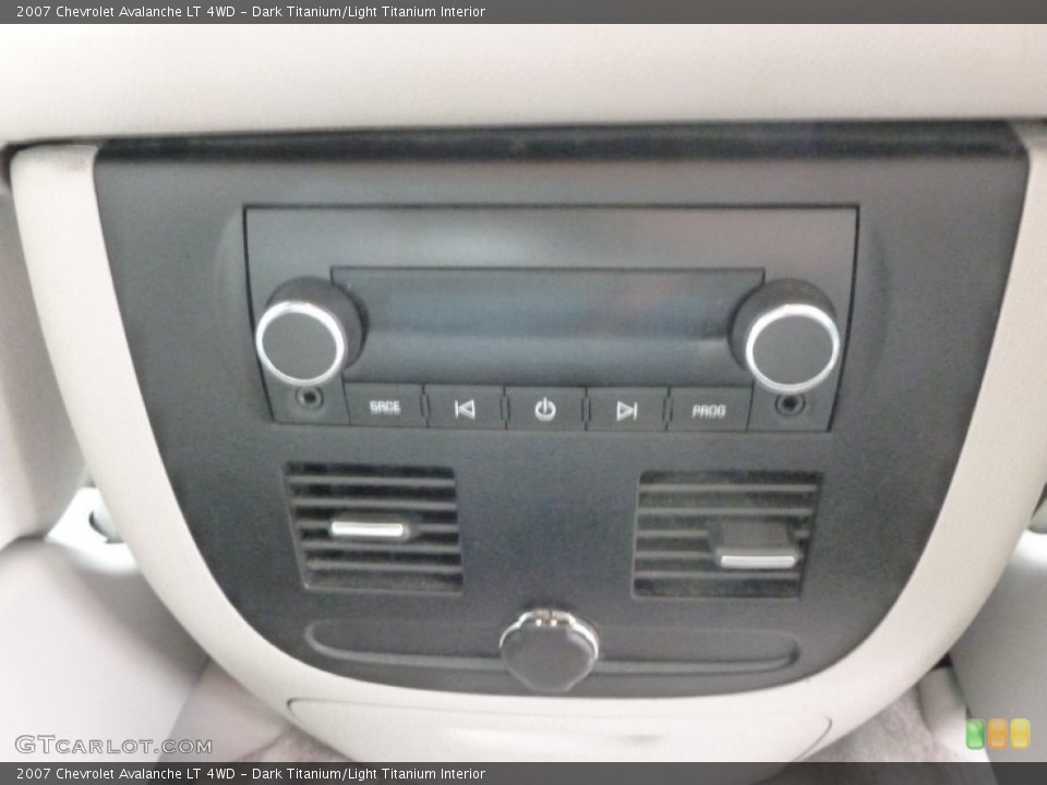 Dark Titanium/Light Titanium Interior Controls for the 2007 Chevrolet Avalanche LT 4WD #68834646