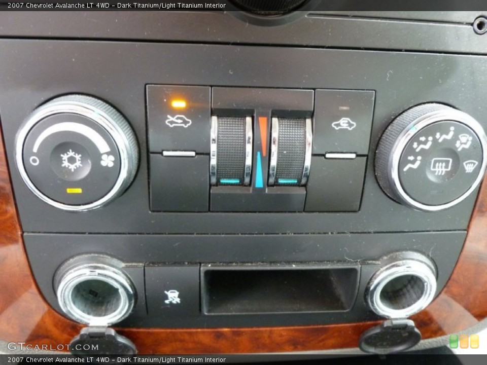 Dark Titanium/Light Titanium Interior Controls for the 2007 Chevrolet Avalanche LT 4WD #68834733