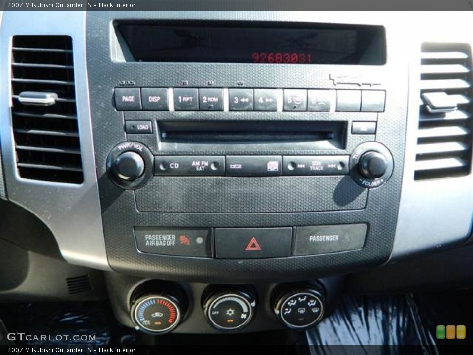 Black Interior Controls for the 2007 Mitsubishi Outlander LS #68852937