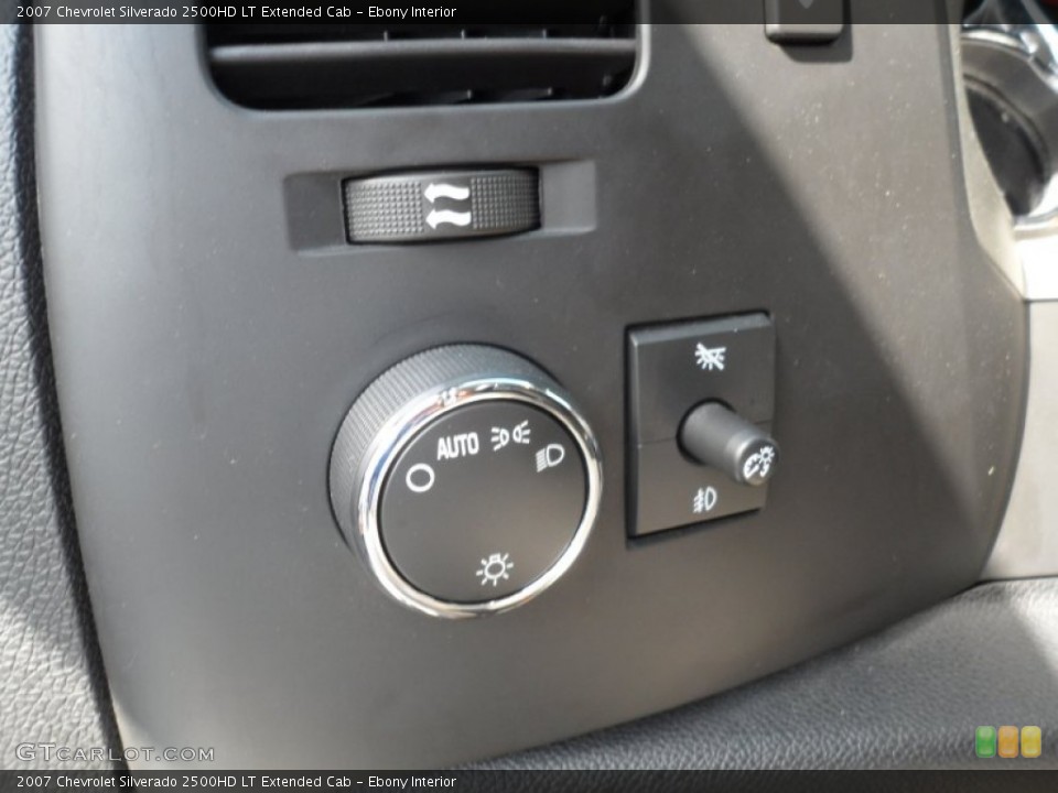 Ebony Interior Controls for the 2007 Chevrolet Silverado 2500HD LT Extended Cab #68864349