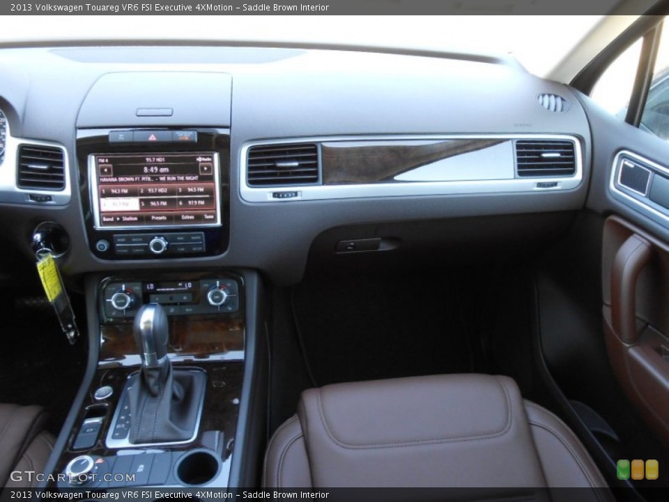 Saddle Brown Interior Dashboard for the 2013 Volkswagen Touareg VR6 FSI Executive 4XMotion #68864484