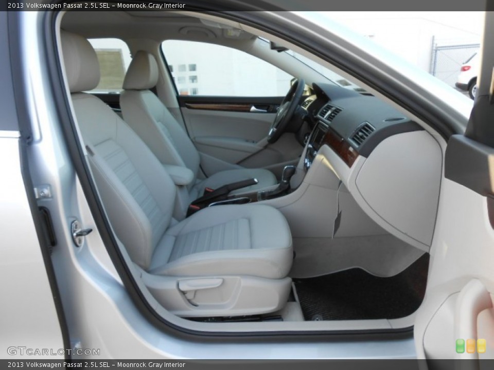 Moonrock Gray Interior Photo for the 2013 Volkswagen Passat 2.5L SEL #68865594