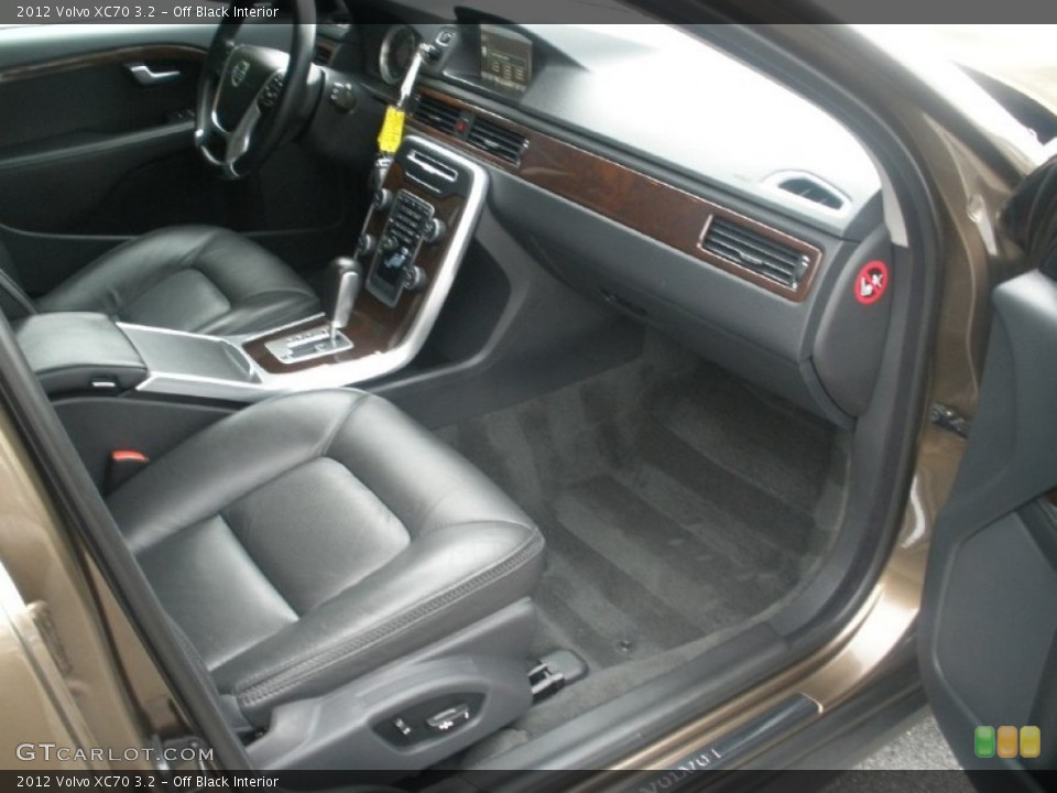 Off Black Interior Photo for the 2012 Volvo XC70 3.2 #68871327