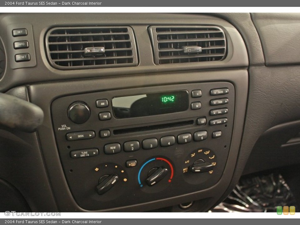 Dark Charcoal Interior Controls for the 2004 Ford Taurus SES Sedan #68886243