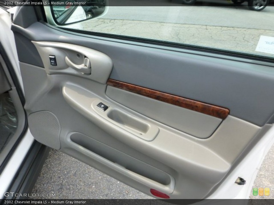 Medium Gray Interior Door Panel for the 2002 Chevrolet Impala LS #68897298