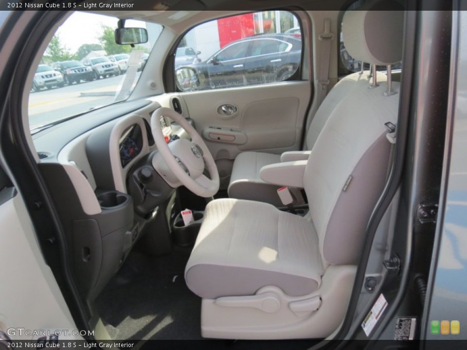 Light Gray Interior Photo for the 2012 Nissan Cube 1.8 S #68914707