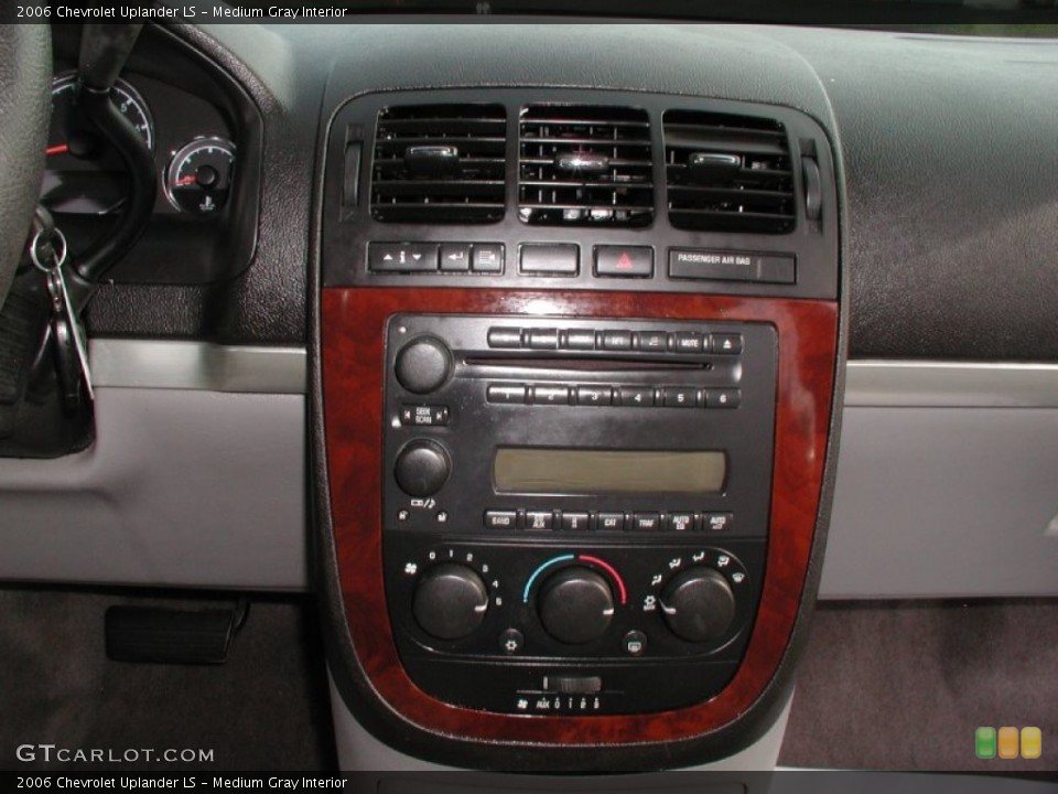 Medium Gray Interior Controls for the 2006 Chevrolet Uplander LS #68916192