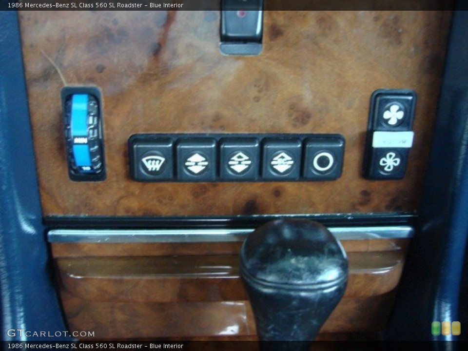 Blue Interior Controls for the 1986 Mercedes-Benz SL Class 560 SL Roadster #68917398