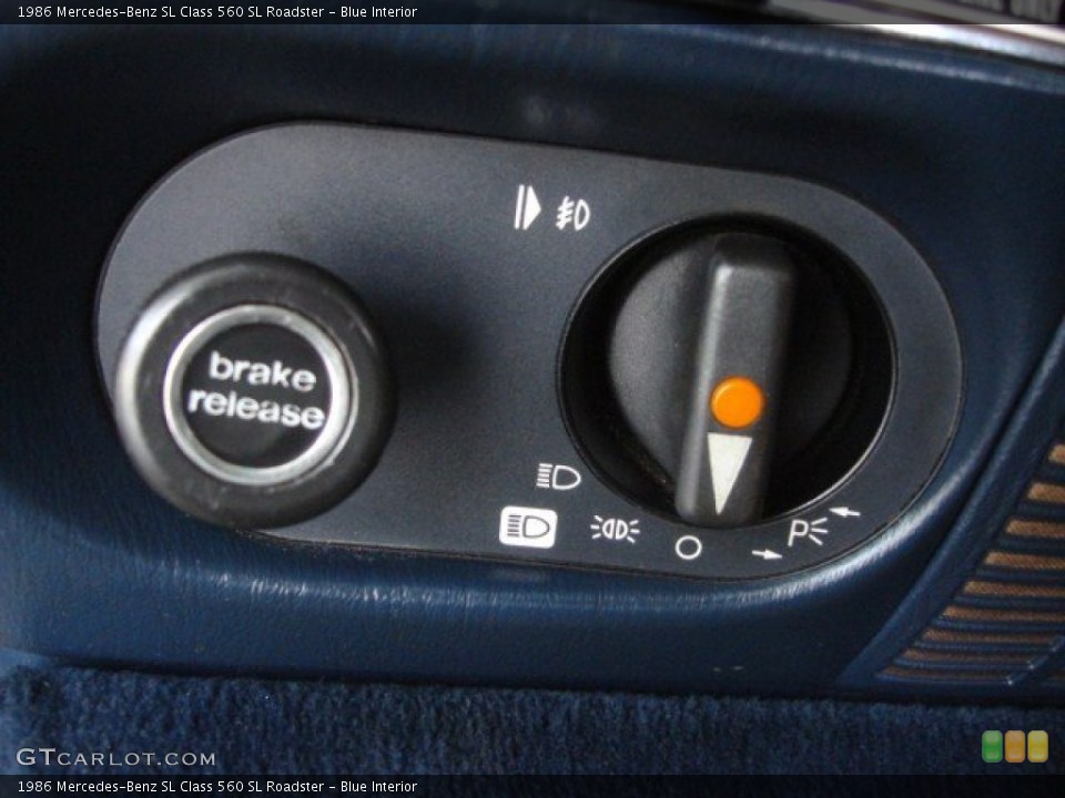 Blue Interior Controls for the 1986 Mercedes-Benz SL Class 560 SL Roadster #68917416