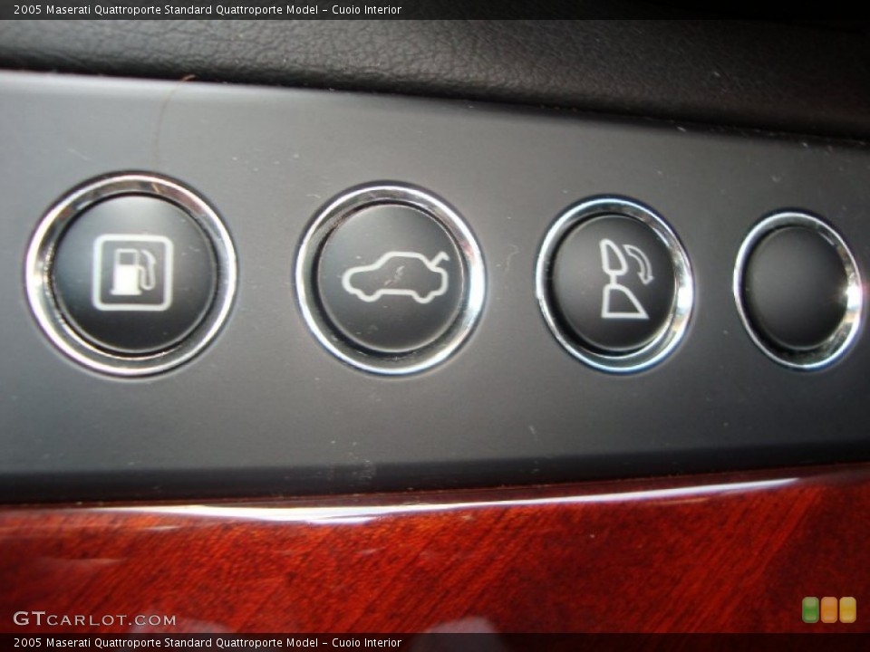 Cuoio Interior Controls for the 2005 Maserati Quattroporte  #68925453
