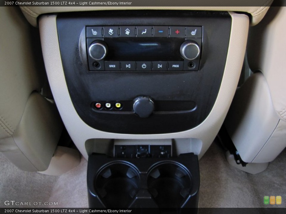 Light Cashmere/Ebony Interior Controls for the 2007 Chevrolet Suburban 1500 LTZ 4x4 #68997994