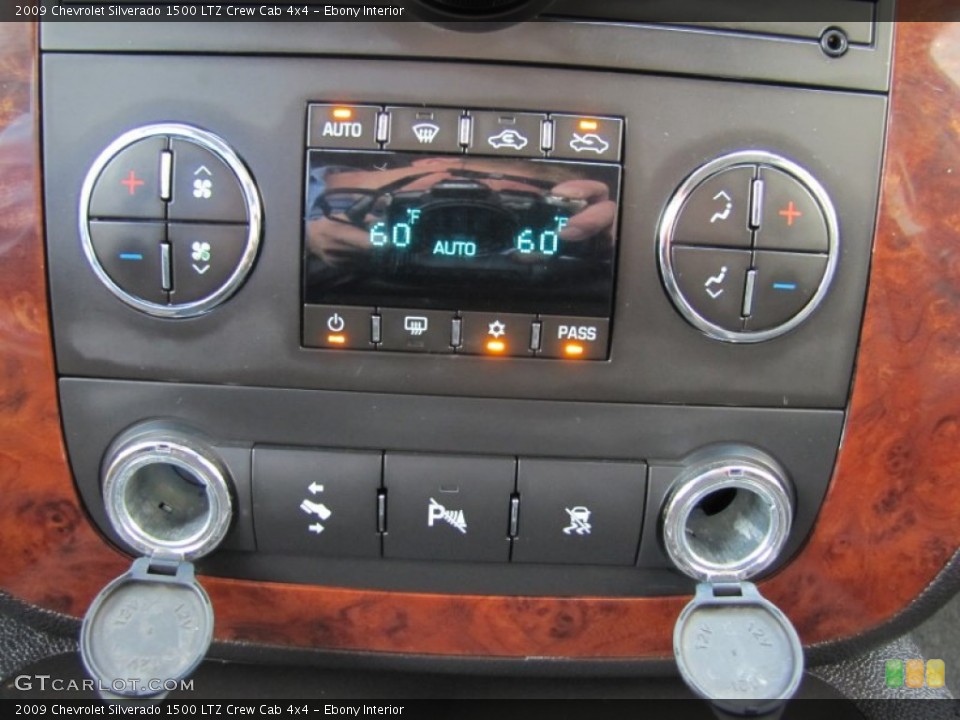 Ebony Interior Controls for the 2009 Chevrolet Silverado 1500 LTZ Crew Cab 4x4 #68998324