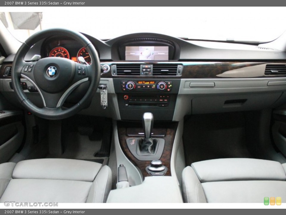 Grey Interior Dashboard for the 2007 BMW 3 Series 335i Sedan #69009127