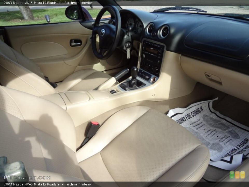 Parchment Interior Photo for the 2003 Mazda MX-5 Miata LS Roadster #69030254