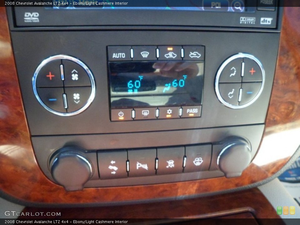 Ebony/Light Cashmere Interior Controls for the 2008 Chevrolet Avalanche LTZ 4x4 #69036473