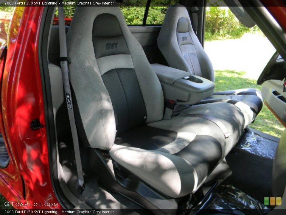 Medium Graphite Grey Interior Photo for the 2003 Ford F150 SVT Lightning #69044429