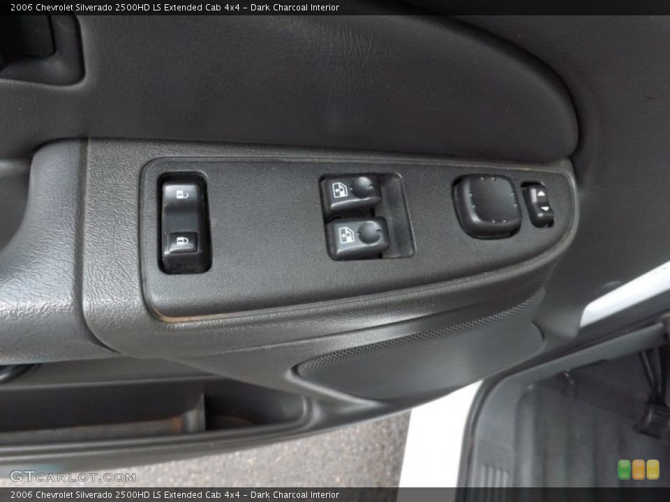 Dark Charcoal Interior Controls for the 2006 Chevrolet Silverado 2500HD LS Extended Cab 4x4 #69060443