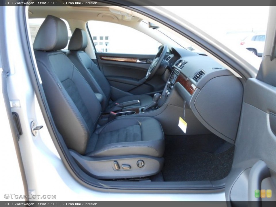 Titan Black Interior Photo for the 2013 Volkswagen Passat 2.5L SEL #69062315