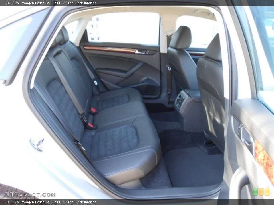 Titan Black Interior Photo for the 2013 Volkswagen Passat 2.5L SEL #69062324