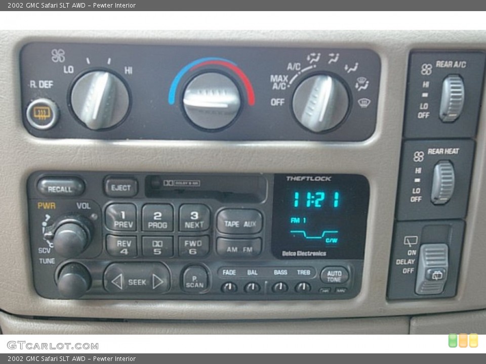 Pewter 2002 GMC Safari Interiors
