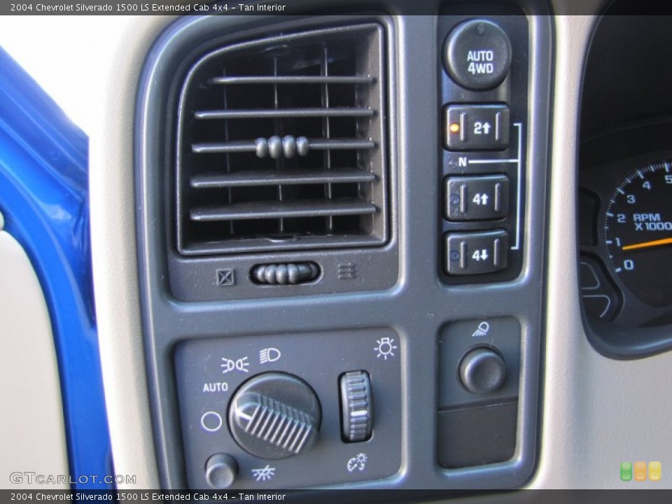 Tan Interior Controls for the 2004 Chevrolet Silverado 1500 LS Extended Cab 4x4 #69096464