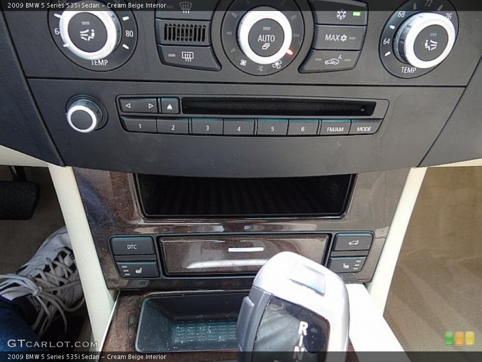 Cream Beige Interior Controls for the 2009 BMW 5 Series 535i Sedan #69112238