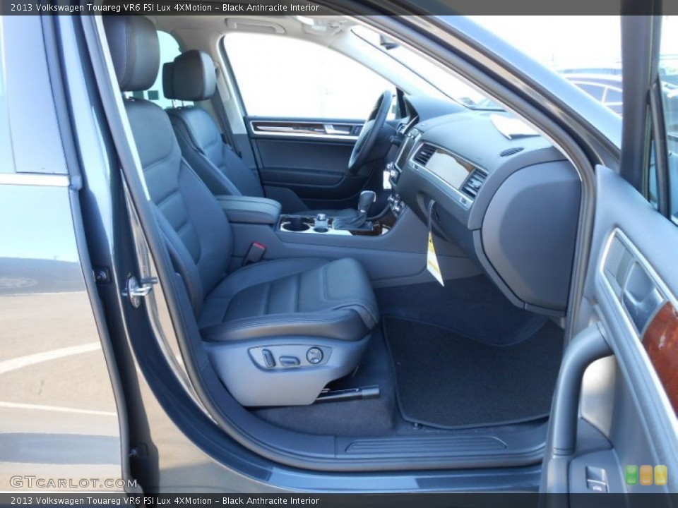 Black Anthracite Interior Photo for the 2013 Volkswagen Touareg VR6 FSI Lux 4XMotion #69122592