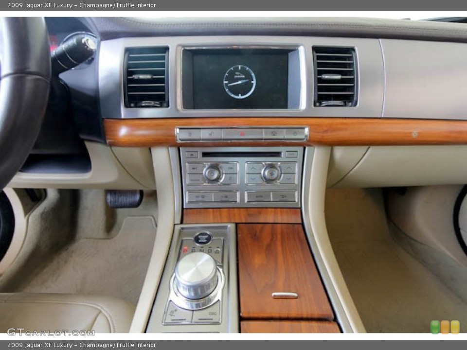 Champagne/Truffle Interior Controls for the 2009 Jaguar XF Luxury #69179089
